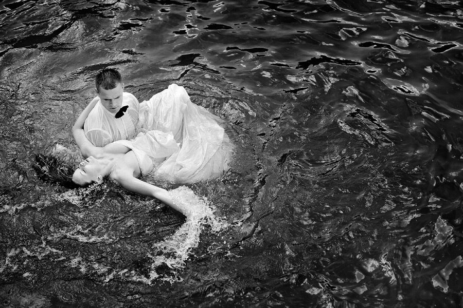 Karolina i Mariusz plener zdjęcia w wodzie